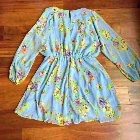 NWT WAYF floral dress - Picture 6 of 10